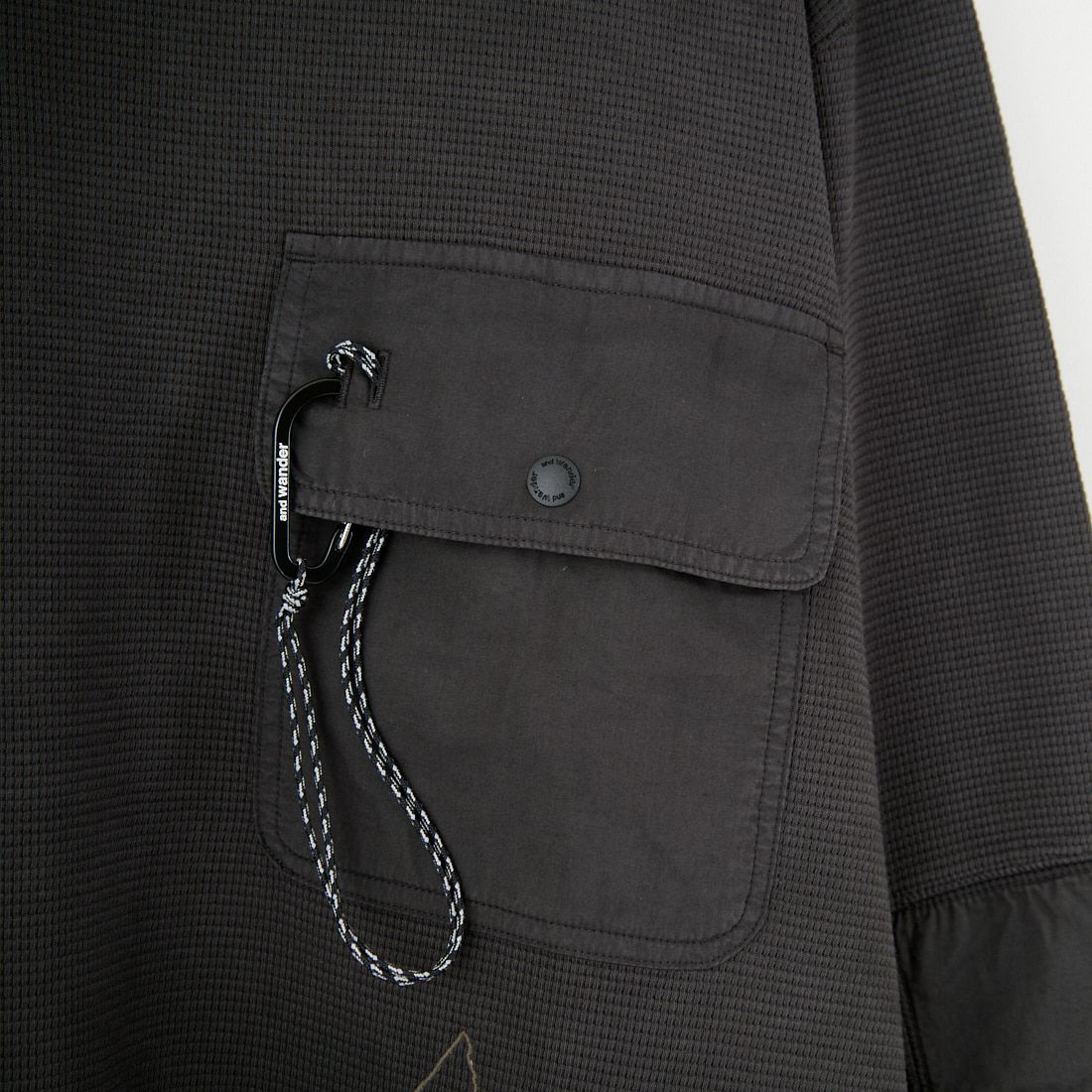 and wander [アンドワンダー] ROA×and wander ガーメントダイ ワッフルポケットTシャツ [5745284539] BLACK