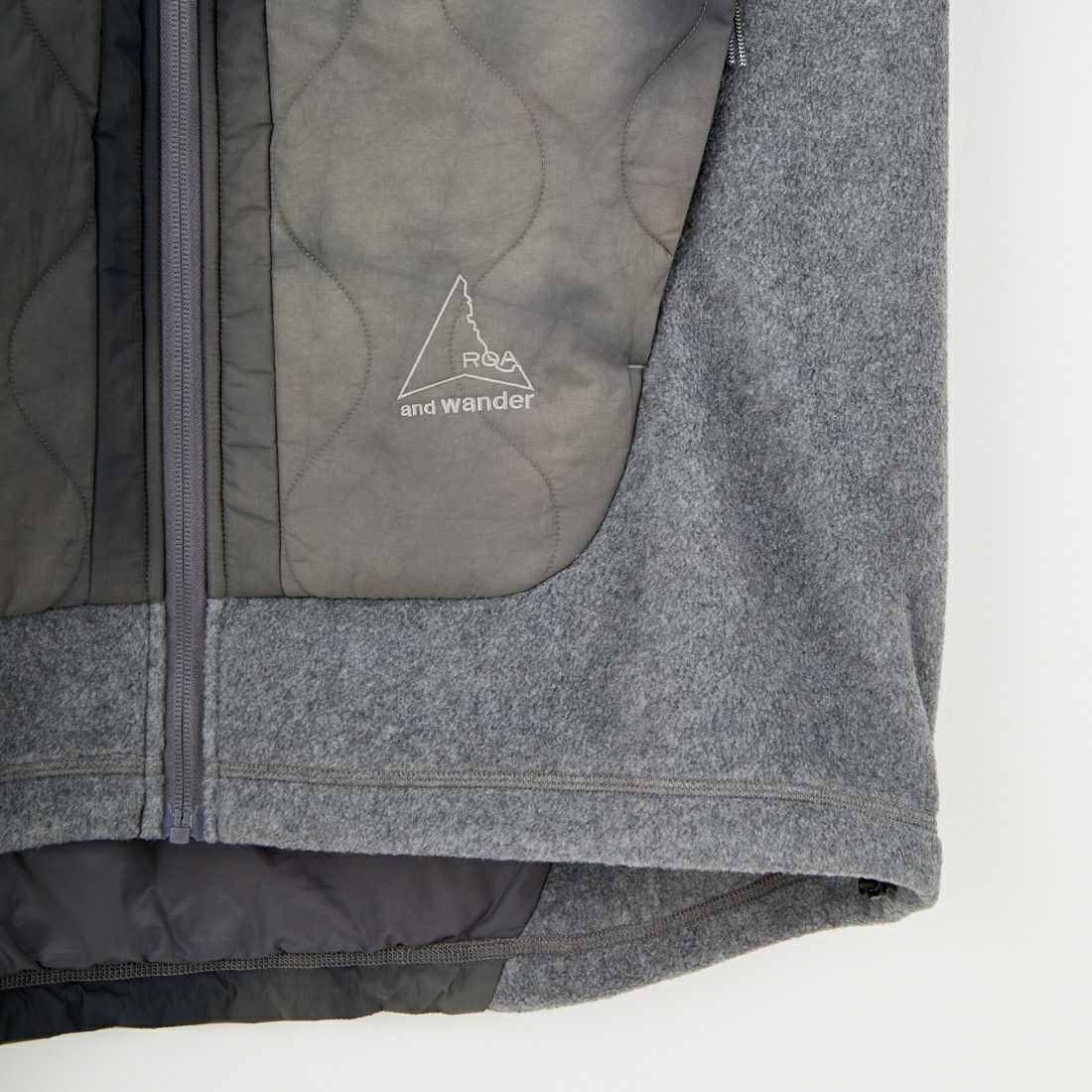 and wander [アンドワンダー] ROA×and wander タイダイ染キルティングフリースジャケット [5745241538] GRAY