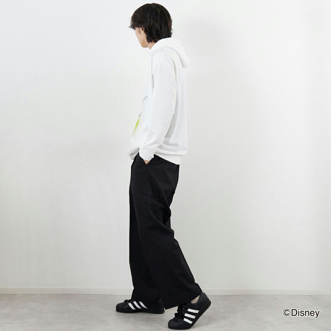 MAXSIX [マックスシックス] Disneyシリーズ SPRAY ART / MICKEY / フーディ [TR-069] WHITE &&モデル身長：179cm 着用サイズ：M&&