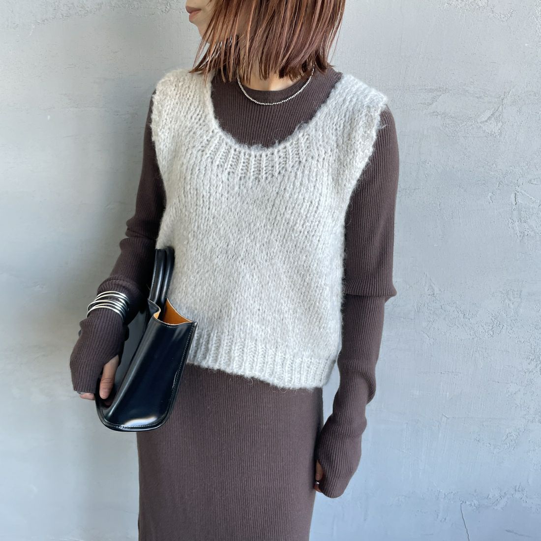 TRICOTS JEAN MARC [トリコット ジーン マルク] ニットベスト [SEVULLE] 225 ECRU C &&モデル身長：158cm 着用サイズ：F&&