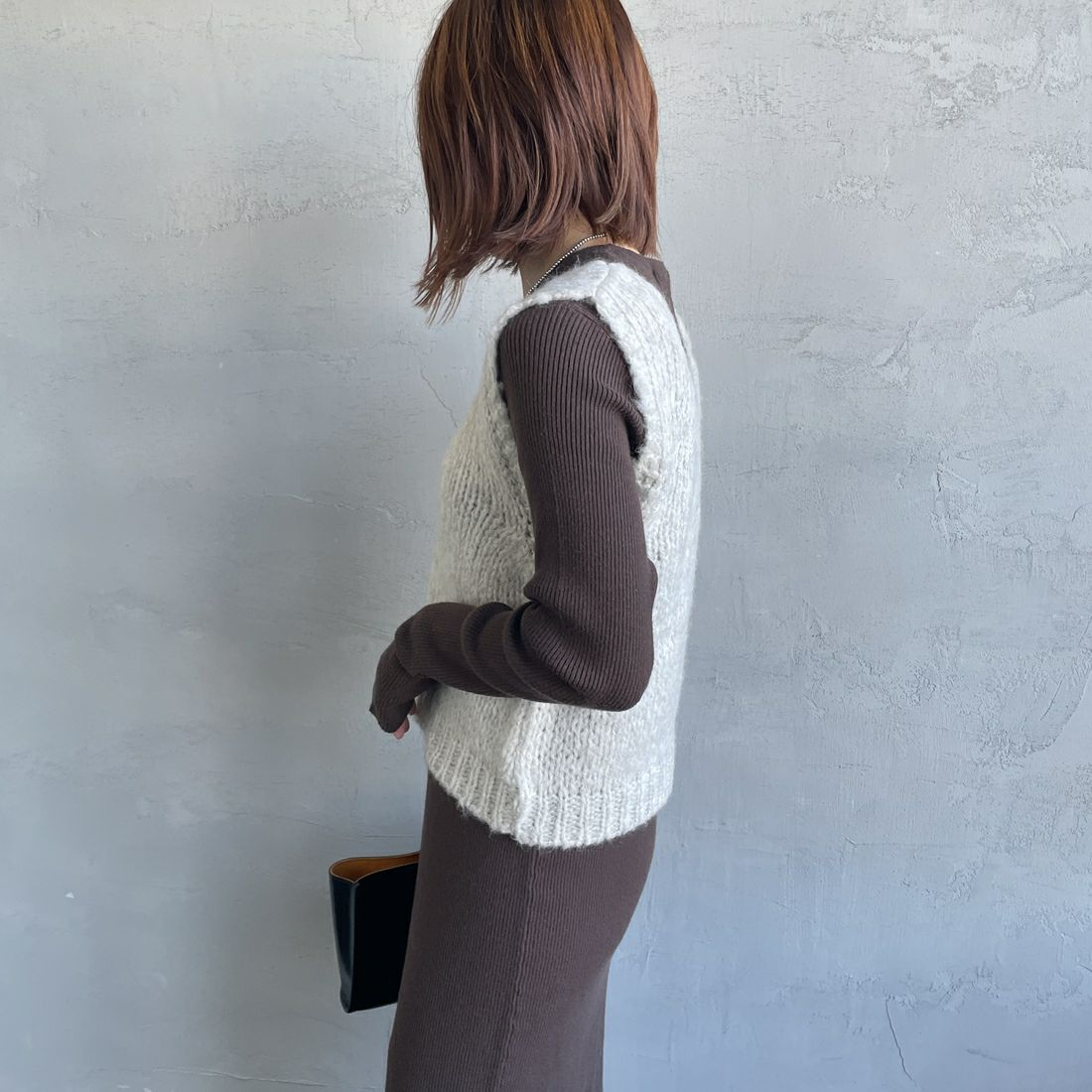 TRICOTS JEAN MARC [トリコット ジーン マルク] ニットベスト [SEVULLE] 225 ECRU C &&モデル身長：158cm 着用サイズ：F&&