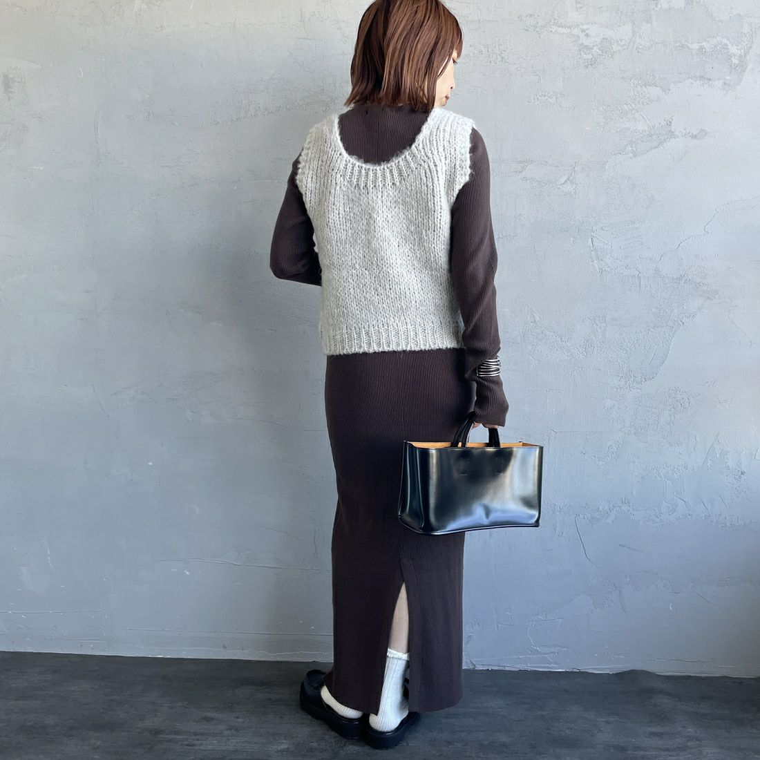 TRICOTS JEAN MARC [トリコット ジーン マルク] ニットベスト [SEVULLE] 225 ECRU C &&モデル身長：158cm 着用サイズ：F&&