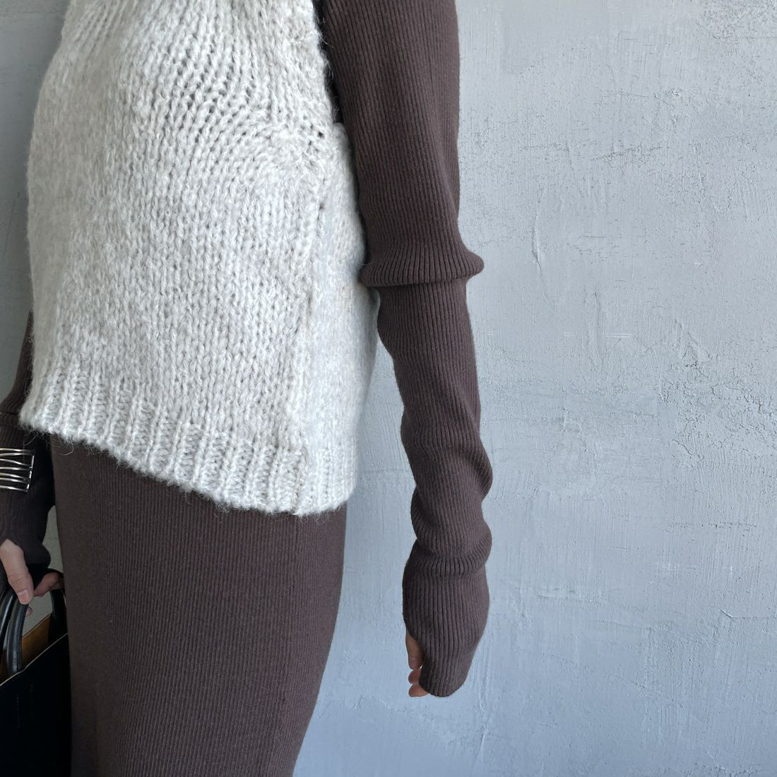 TRICOTS JEAN MARC [トリコット ジーン マルク] ニットベスト [SEVULLE] 225 ECRU C &&モデル身長：158cm 着用サイズ：F&&