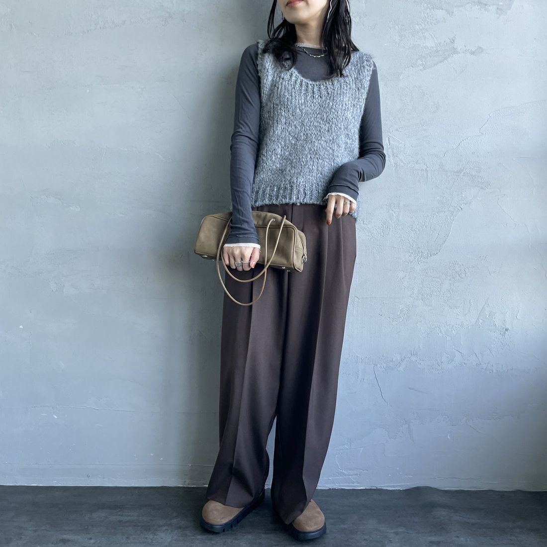 TRICOTS JEAN MARC [トリコット ジーン マルク] ニットベスト [SEVULLE] 202 GREY &&モデル身長：160cm 着用サイズ：F&&