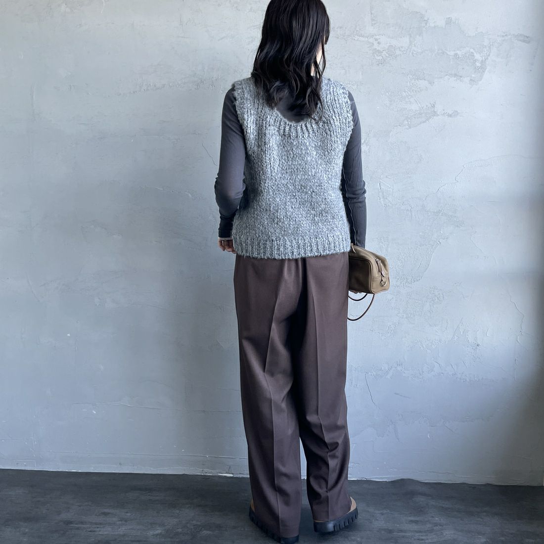 TRICOTS JEAN MARC [トリコット ジーン マルク] ニットベスト [SEVULLE] 202 GREY &&モデル身長：160cm 着用サイズ：F&&
