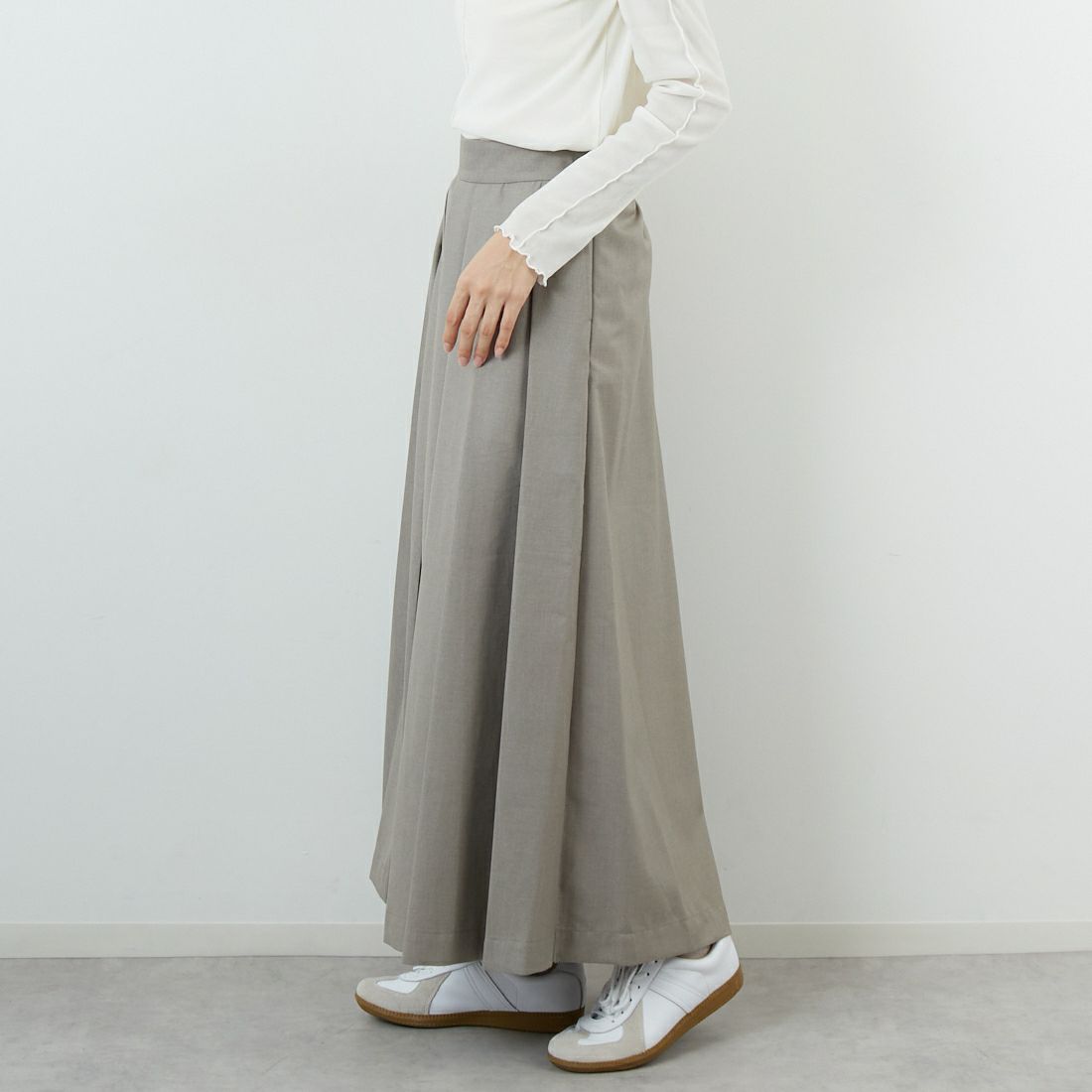 Kelen [ケレン] タックプリーツ デザインパンツ KUKUS [LKL25FPT2110] GRAYGE &&モデル身長：162cm 着用サイズ：M&&