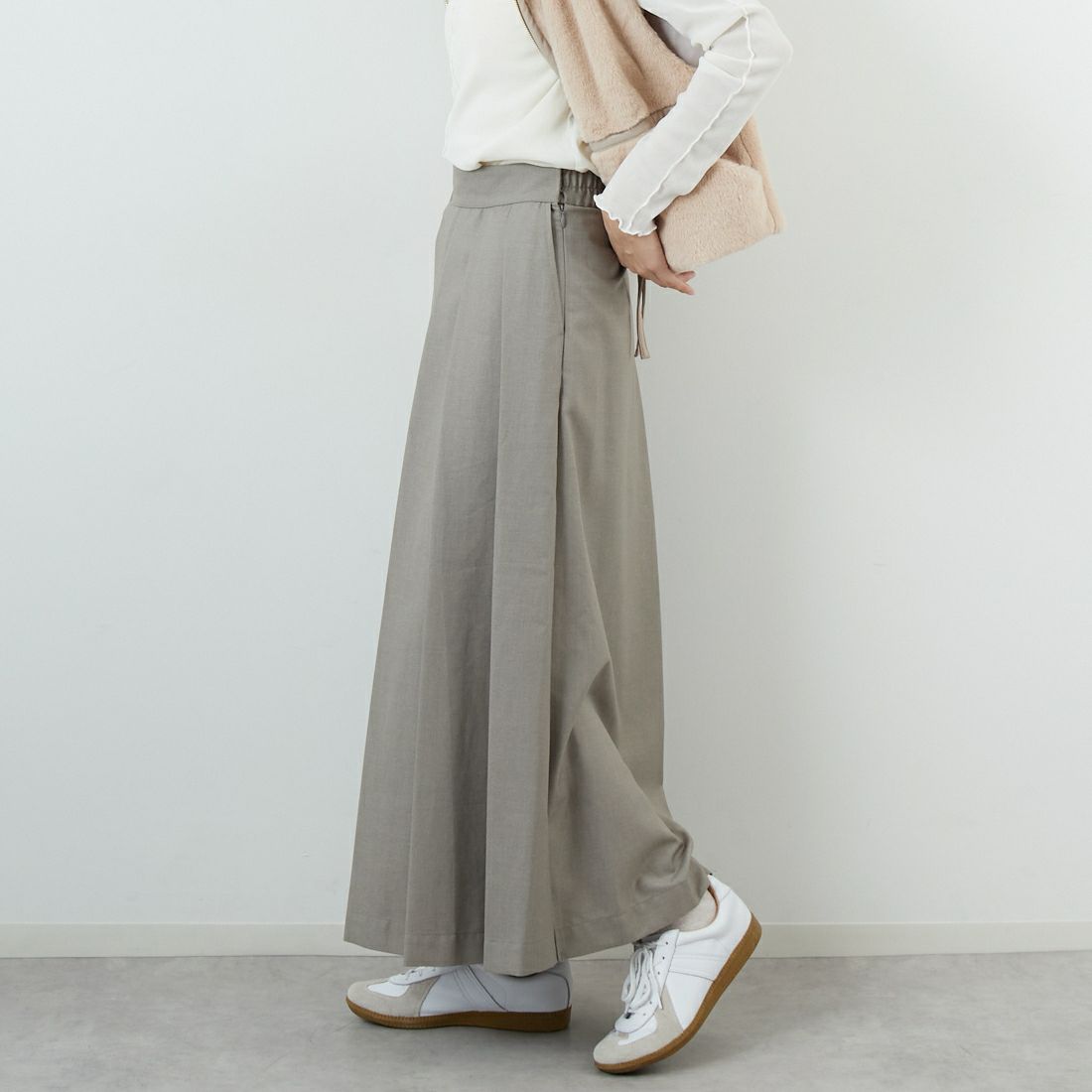 Kelen [ケレン] タックプリーツ デザインパンツ KUKUS [LKL25FPT2110] GRAYGE &&モデル身長：162cm 着用サイズ：M&&