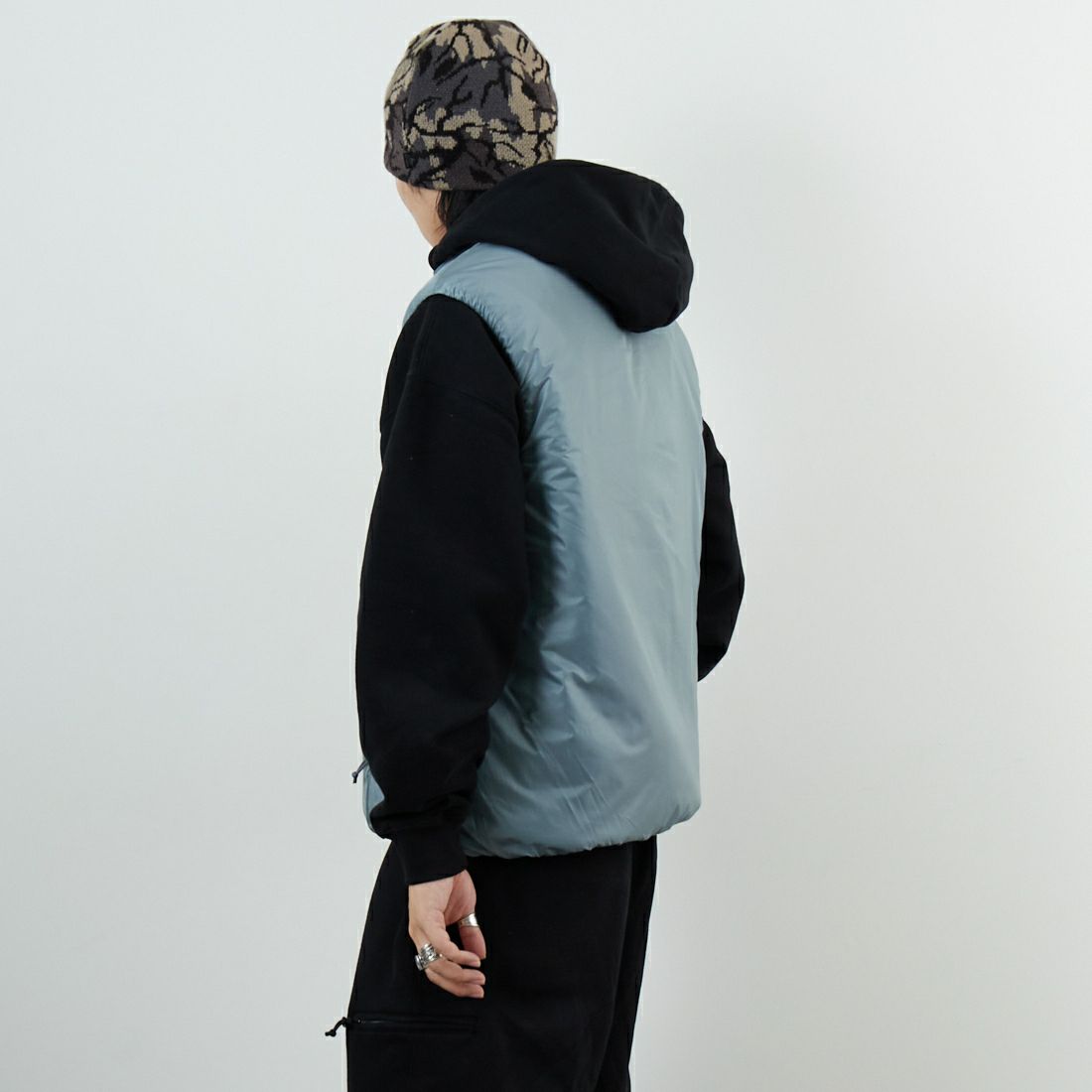 SEDAN ALL-PURPOSE [セダン オールパーパス] パッカブルパフベスト [SD25F-JK01] GREY &&モデル身長：179cm 着用サイズ：M&&