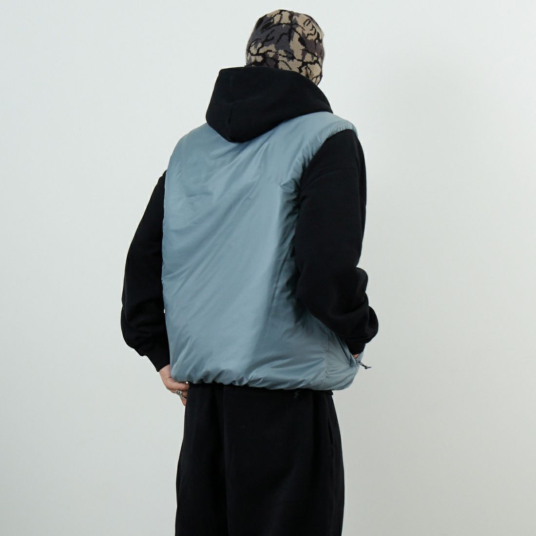 SEDAN ALL-PURPOSE [セダン オールパーパス] パッカブルパフベスト [SD25F-JK01] GREY &&モデル身長：179cm 着用サイズ：M&&