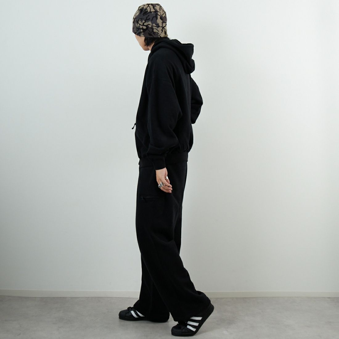 SEDAN ALL-PURPOSE [セダン オールパーパス] OGロゴワイドスウェットパンツ [SD25F-PT07] BLACK &&モデル身長：179cm 着用サイズ：XL&&