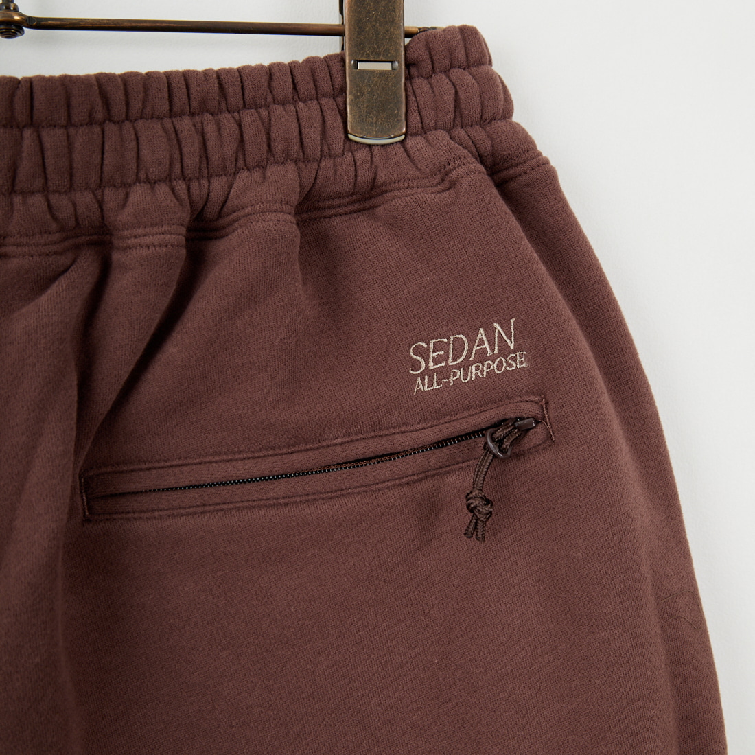 SEDAN ALL-PURPOSE [セダン オールパーパス] OGロゴワイドスウェットパンツ [SD25F-PT07] D.BROWN