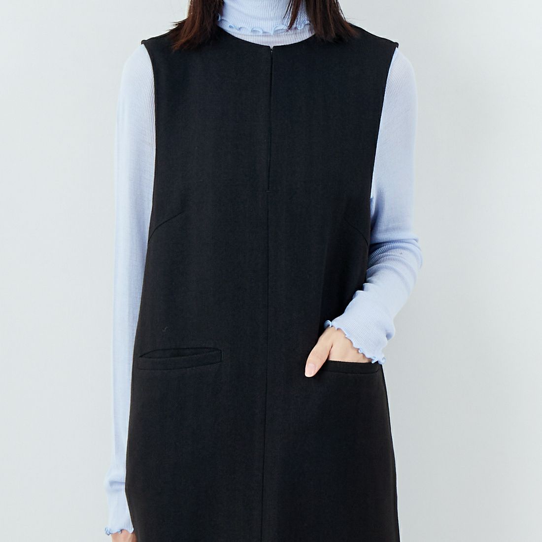 USINE [ユジーヌ] イージーケアキーネックジャンパースカート [21256063] 004 ﾌﾞﾗｯｸ &&モデル身長：162cm 着用サイズ：34&&