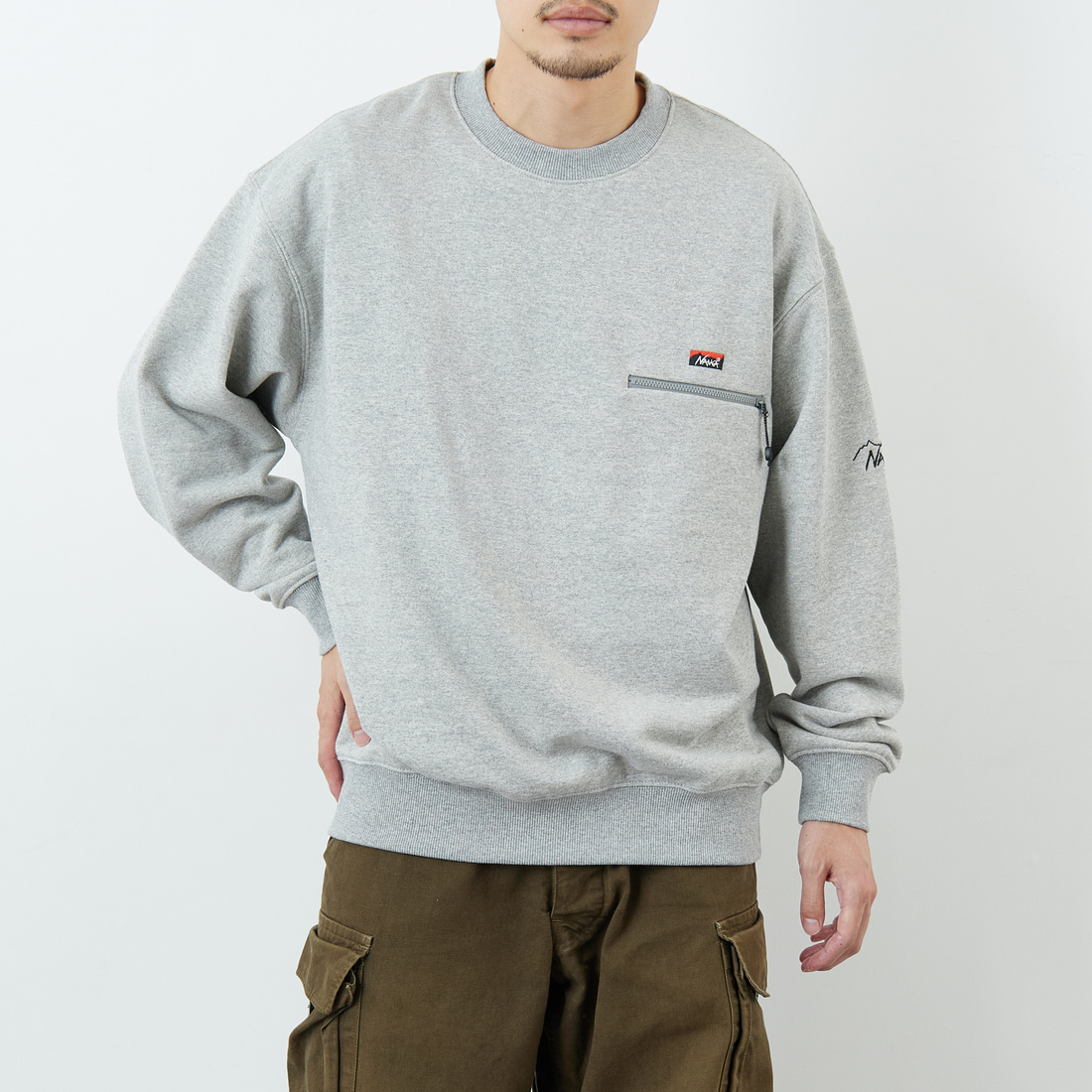 JEANSFACTORY × NANGA [ジーンズファクトリー × ナンガ] 別注 ワンポイントロゴ刺繍 ジップポケットスウェット [NW2503-JF]