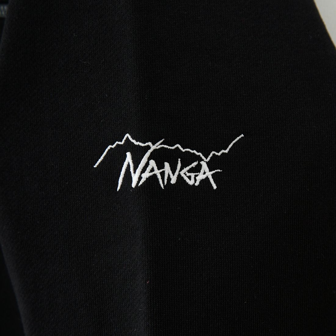 JEANSFACTORY × NANGA [ジーンズファクトリー × ナンガ] 別注 ワンポイントロゴ刺繍 ジップポケットスウェット [NW2503-JF] BLACK