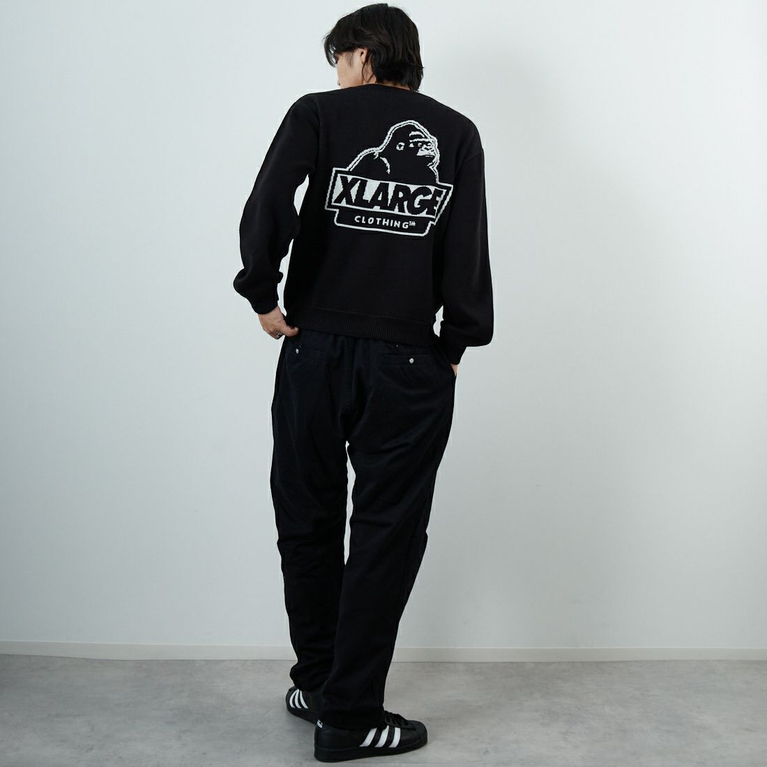XLARGE [エクストララージ] スランテッドOGニットセーター [101254015002] BLACK &&モデル身長：179cm 着用サイズ：M&&