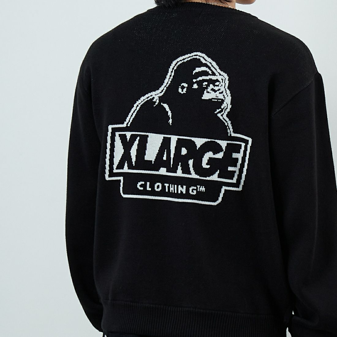 XLARGE [エクストララージ] スランテッドOGニットセーター [101254015002] BLACK &&モデル身長：179cm 着用サイズ：M&&