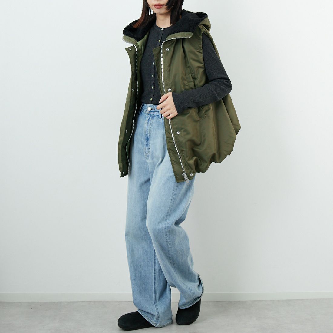 Munich [ミューニック] ナイロンツイルドッキングベスト [MN252B44] 047 KHK &&モデル身長：162cm 着用サイズ：ONE SIZE&&