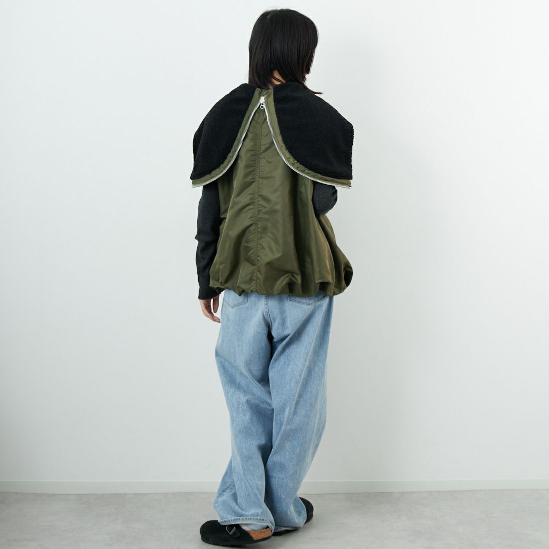 Munich [ミューニック] ナイロンツイルドッキングベスト [MN252B44] 047 KHK &&モデル身長：162cm 着用サイズ：ONE SIZE&&