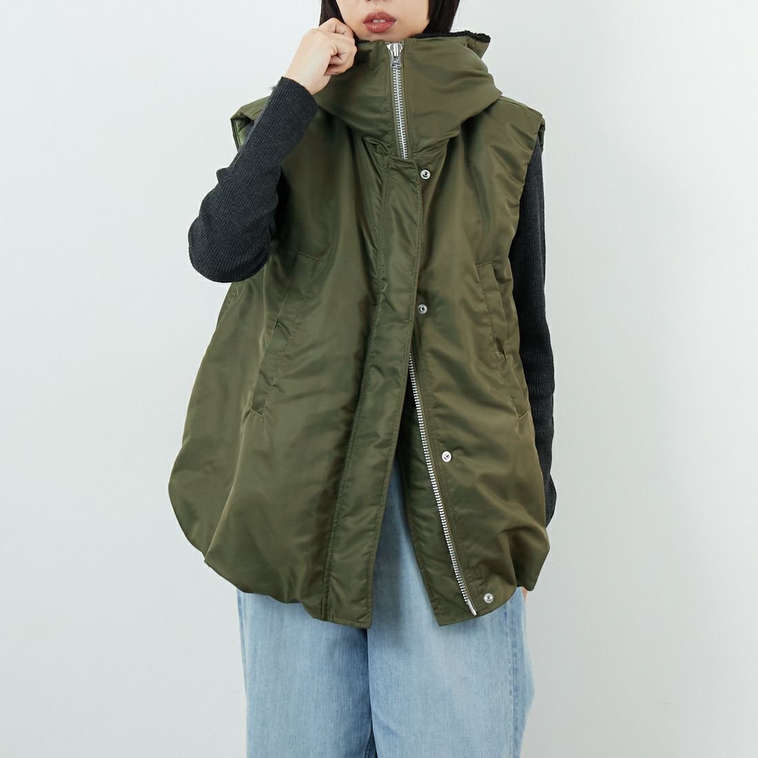 Munich [ミューニック] ナイロンツイルドッキングベスト [MN252B44] 047 KHK &&モデル身長：162cm 着用サイズ：ONE SIZE&&