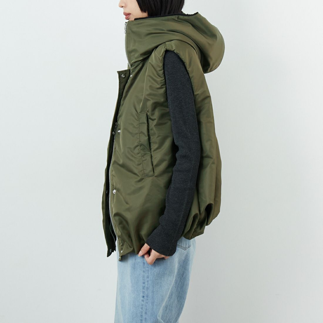 Munich [ミューニック] ナイロンツイルドッキングベスト [MN252B44] 047 KHK &&モデル身長：162cm 着用サイズ：ONE SIZE&&