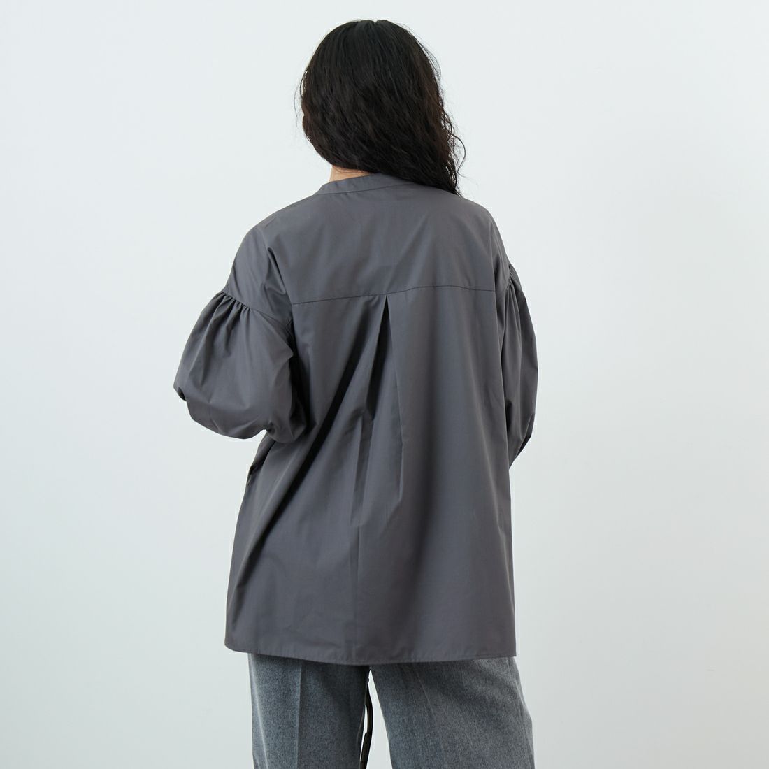 TORRAZZO DONNA [トラッゾドンナ] チュールフリルブラウス [6262-457] 15 CHARCOA &&モデル身長：162cm 着用サイズ：F&&