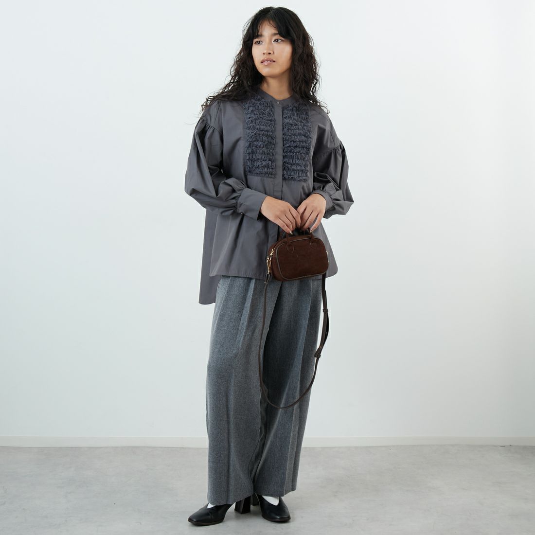 TORRAZZO DONNA [トラッゾドンナ] チュールフリルブラウス [6262-457] 15 CHARCOA &&モデル身長：162cm 着用サイズ：F&&