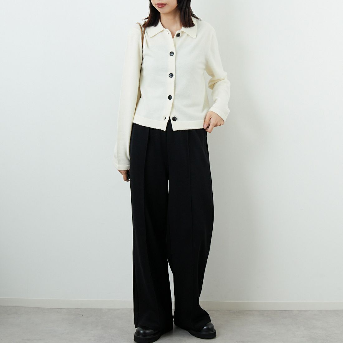 MICA&DEAL [マイカアンドディール] ポロカーディガン [0125408303] OFF WHITE &&モデル身長：162cm 着用サイズ：F&&