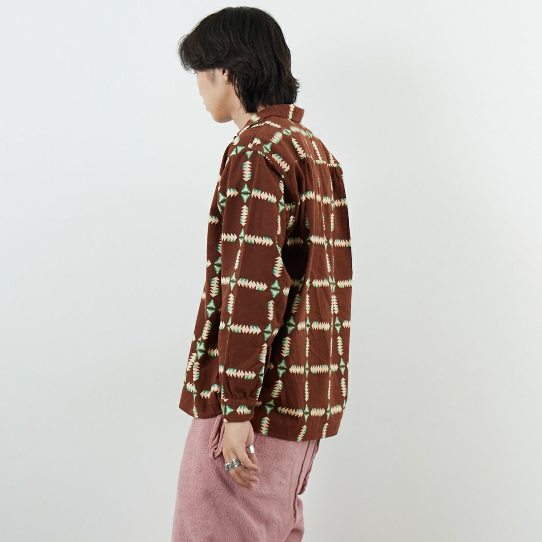 BOW WOW [バウワウ] ナバホプリントフランネルシャツ [BW252-NPFS] BROWN &&モデル身長：179cm 着用サイズ：M&&