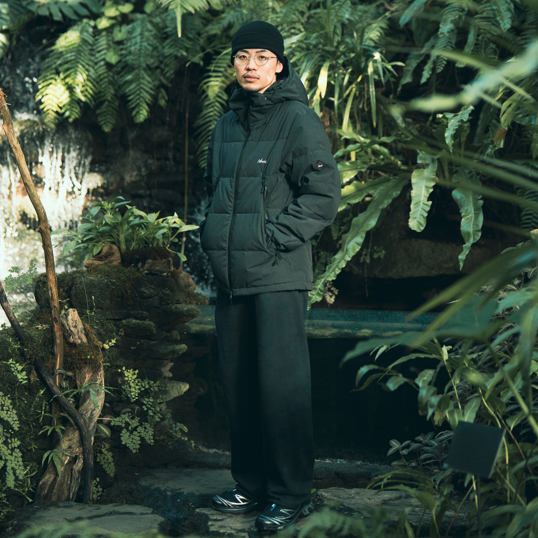 JEANSFACTORY × NANGA [ジーンズファクトリー × ナンガ] 別注 HINOC 難燃タフタダウンジャケット [JMP-254-031-JF] BLACK &&モデル身長：168cm 着用サイズ：L&&