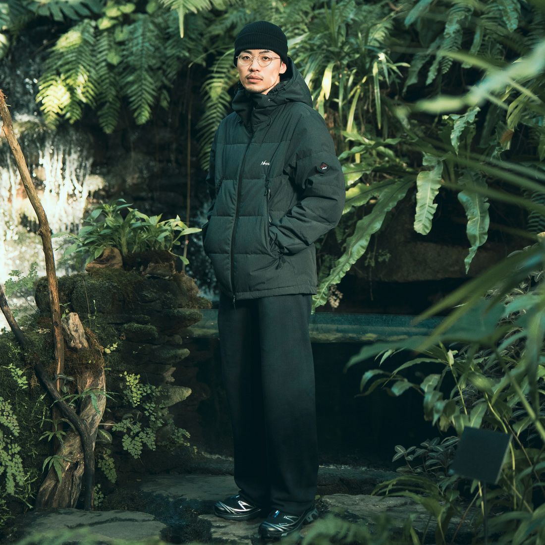 JEANSFACTORY × NANGA [ジーンズファクトリー × ナンガ] 別注 HINOC 難燃タフタダウンジャケット [JMP-254-031-JF] BLACK &&モデル身長：168cm 着用サイズ：L&&