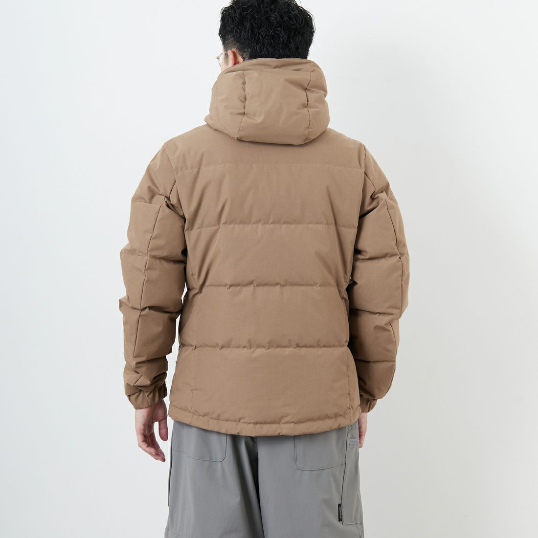 JEANSFACTORY × NANGA [ジーンズファクトリー × ナンガ] 別注 HINOC 難燃タフタダウンジャケット [JMP-254-031-JF] BEIGE &&モデル身長：168cm 着用サイズ：M&&