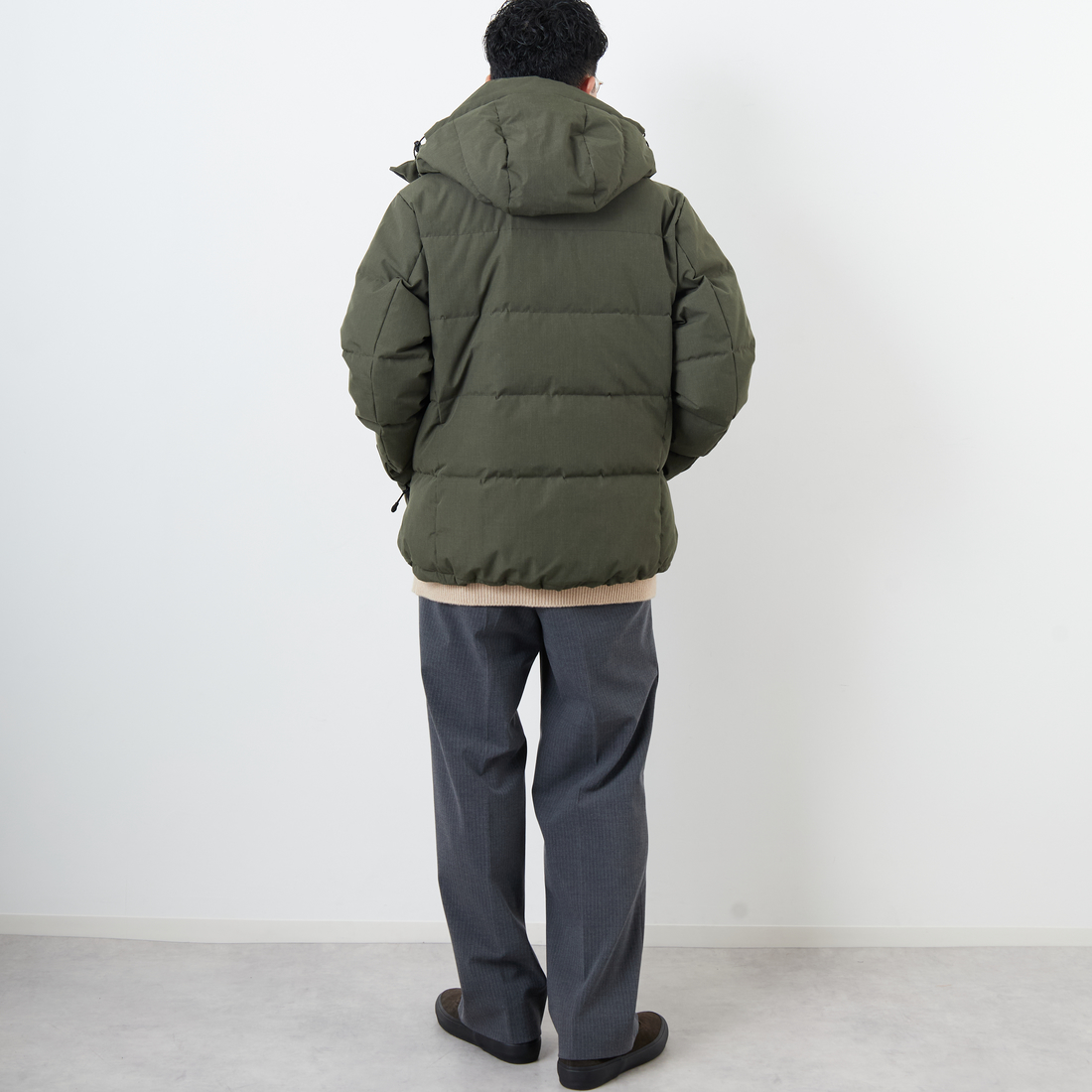 JEANSFACTORY × NANGA [ジーンズファクトリー × ナンガ] 別注 HINOC 難燃タフタダウンジャケット [JMP-254-031-JF] KHAKI &&モデル身長：168cm 着用サイズ：L&&