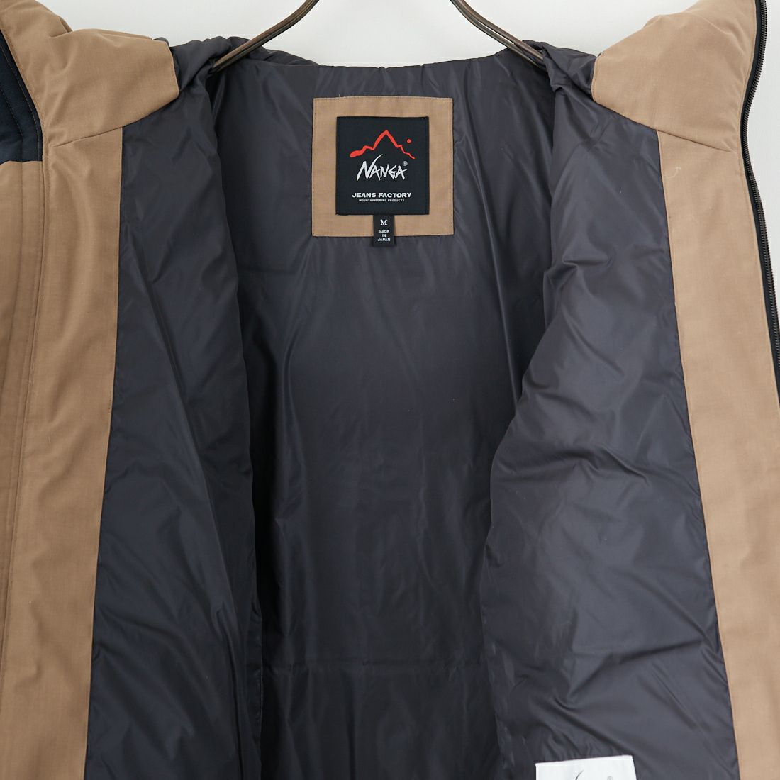 JEANSFACTORY × NANGA [ジーンズファクトリー × ナンガ] 別注 HINOC 難燃タフタダウンジャケット [JMP-254-031-JF] BEIGE