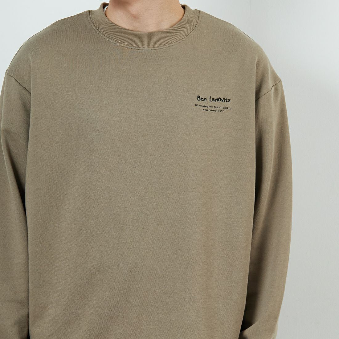 Ben Lenovitz [ベン レノビッツ] 別注 ドッグバックプリントスウェット [BL25F-002IN-JF] BEIGE &&モデル身長：168cm 着用サイズ：M&&
