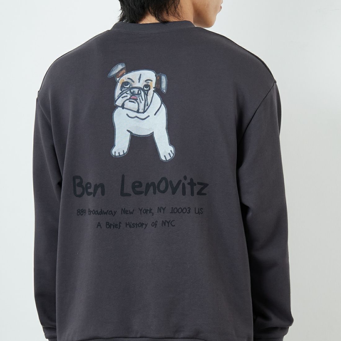 Ben Lenovitz [ベン レノビッツ] 別注 ドッグバックプリントスウェット [BL25F-003IN-JF] CHARCOAL &&モデル身長：179cm 着用サイズ：L&&