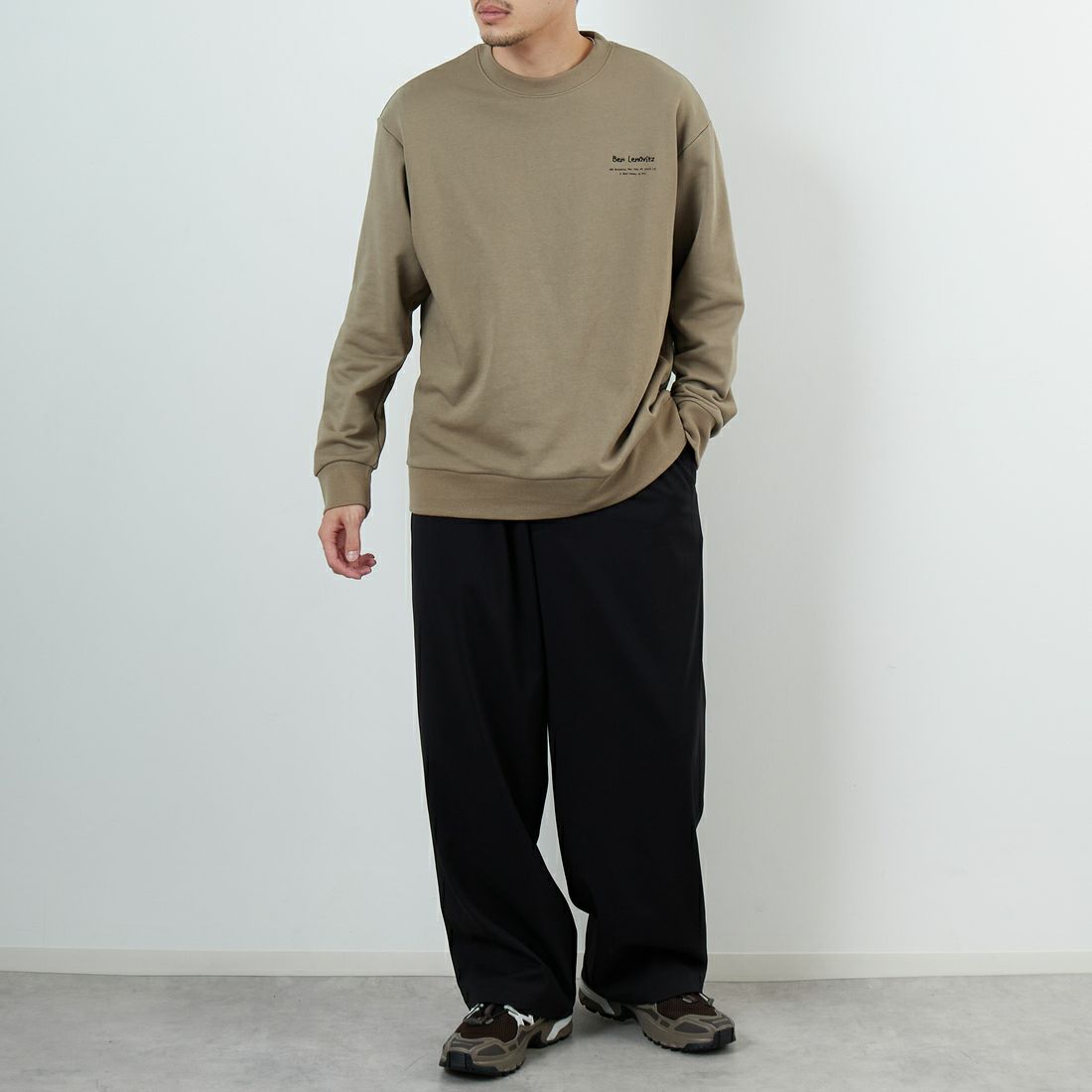 Ben Lenovitz [ベン レノビッツ] 別注 ドッグバックプリントスウェット [BL25F-003IN-JF] BEIGE &&モデル身長：168cm 着用サイズ：M&&