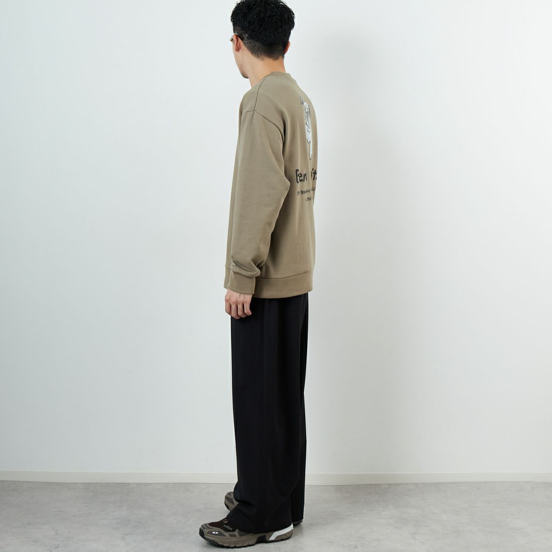 Ben Lenovitz [ベン レノビッツ] 別注 ドッグバックプリントスウェット [BL25F-003IN-JF] BEIGE &&モデル身長：168cm 着用サイズ：M&&