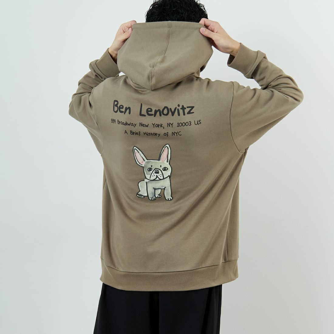 Ben Lenovitz [ベン レノビッツ] 別注 ドッグバックプリントスウェットパーカー [BL25F-004IN-JF] BEIGE &&モデル身長：168cm 着用サイズ：M&&