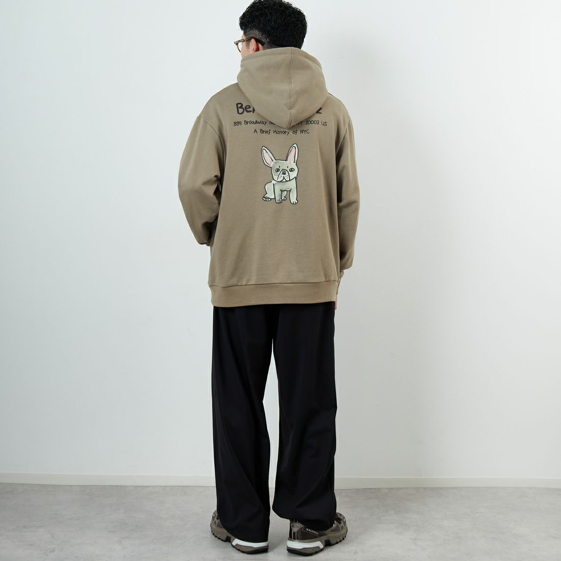 Ben Lenovitz [ベン レノビッツ] 別注 ドッグバックプリントスウェットパーカー [BL25F-004IN-JF] BEIGE &&モデル身長：168cm 着用サイズ：M&&