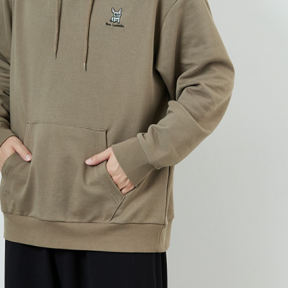 Ben Lenovitz [ベン レノビッツ] 別注 ドッグバックプリントスウェットパーカー [BL25F-004IN-JF] BEIGE &&モデル身長：168cm 着用サイズ：M&&
