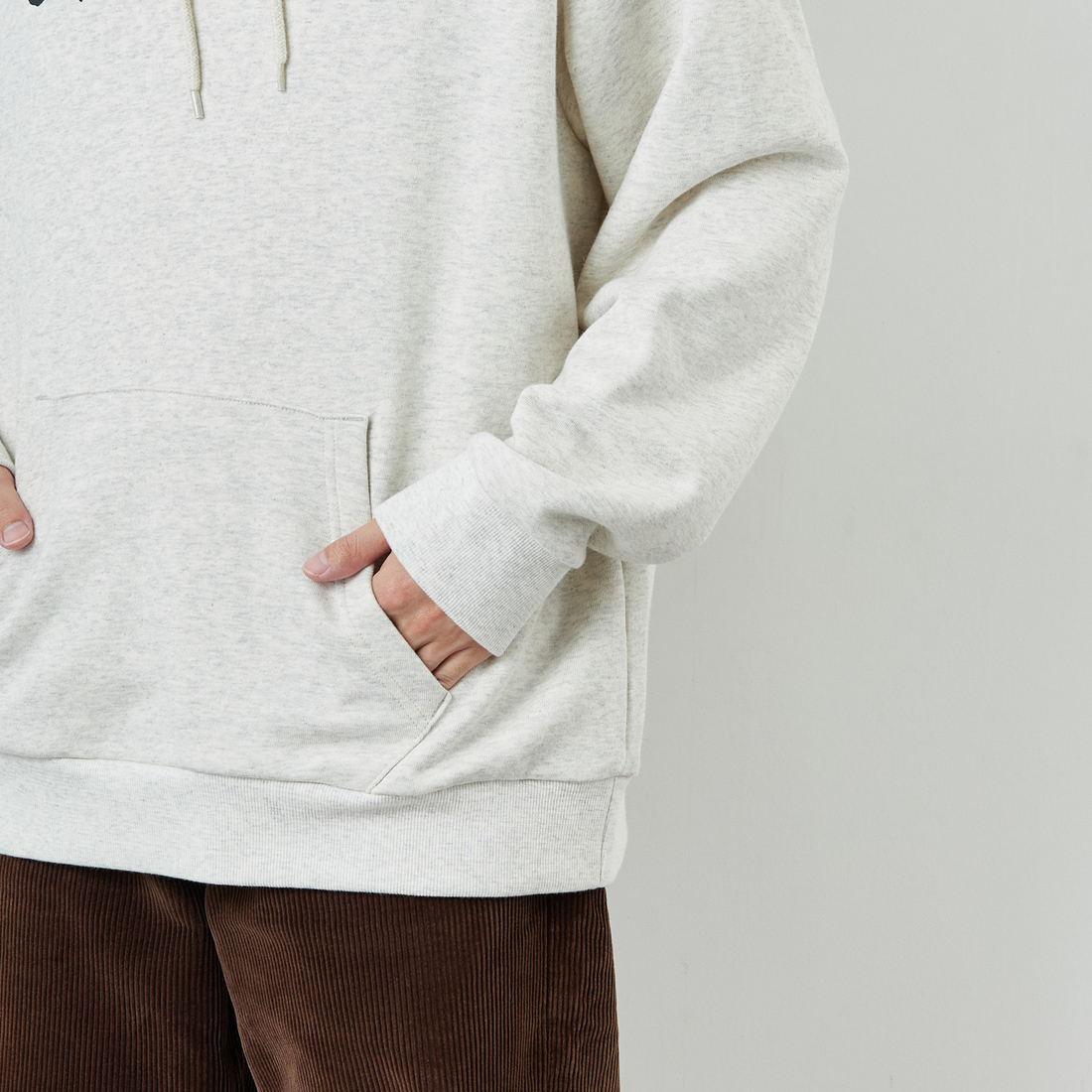 Ben Lenovitz [ベン レノビッツ] 別注 ドッグプリントスウェットパーカー [BL25F-005IN-JF] OATMEAL &&モデル身長：168cm 着用サイズ：L&&