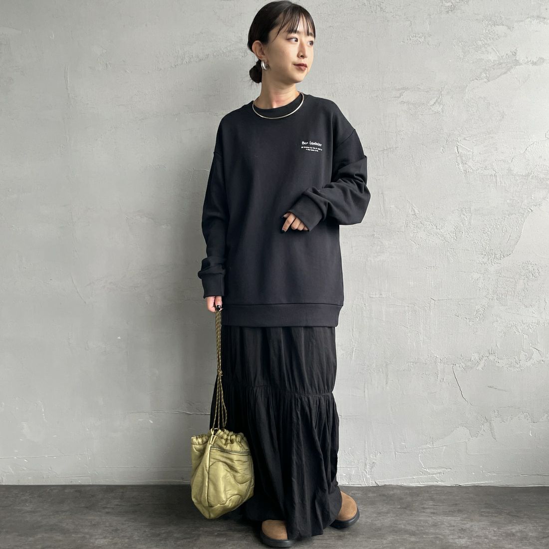 Ben Lenovitz [ベン レノビッツ] 別注 ドッグバックプリントスウェット [BL25F-001IN-JF] BLACK &&モデル身長：150cm 着用サイズ：S&&