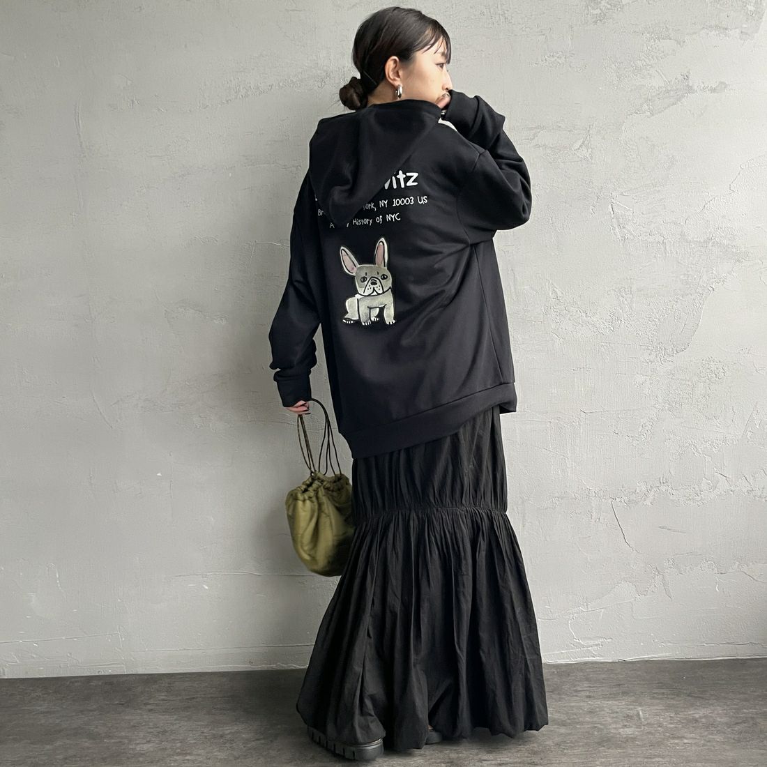 Ben Lenovitz [ベン レノビッツ] 別注 ドッグバックプリントスウェットパーカー [BL25F-004IN-JF] BLACK &&モデル身長：150cm 着用サイズ：S&&