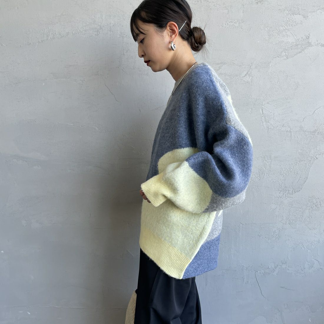 Maison de L'allure [メゾン ドゥ ラリュール] シャギージャガードニット [M25131040] 05 L.GRAY &&モデル身長：150cm 着用サイズ：F&&