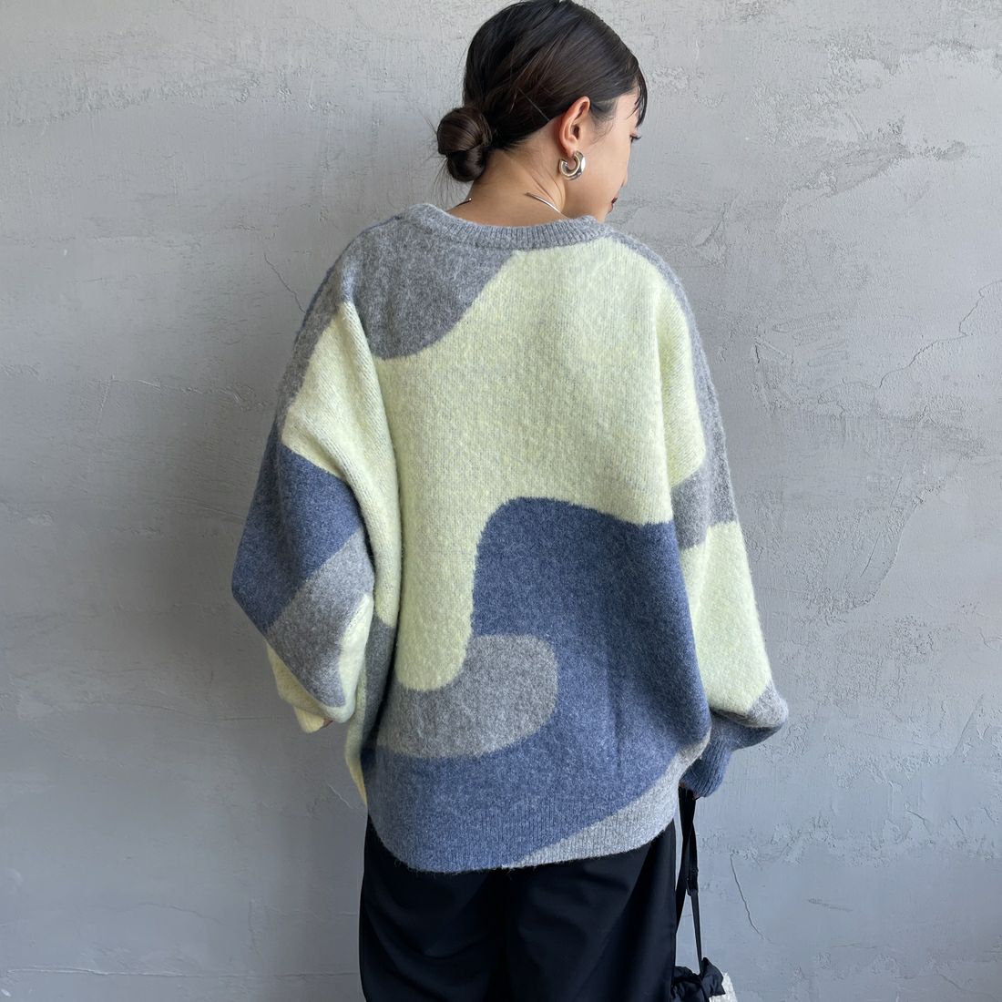 Maison de L'allure [メゾン ドゥ ラリュール] シャギージャガードニット [M25131040] 05 L.GRAY &&モデル身長：150cm 着用サイズ：F&&