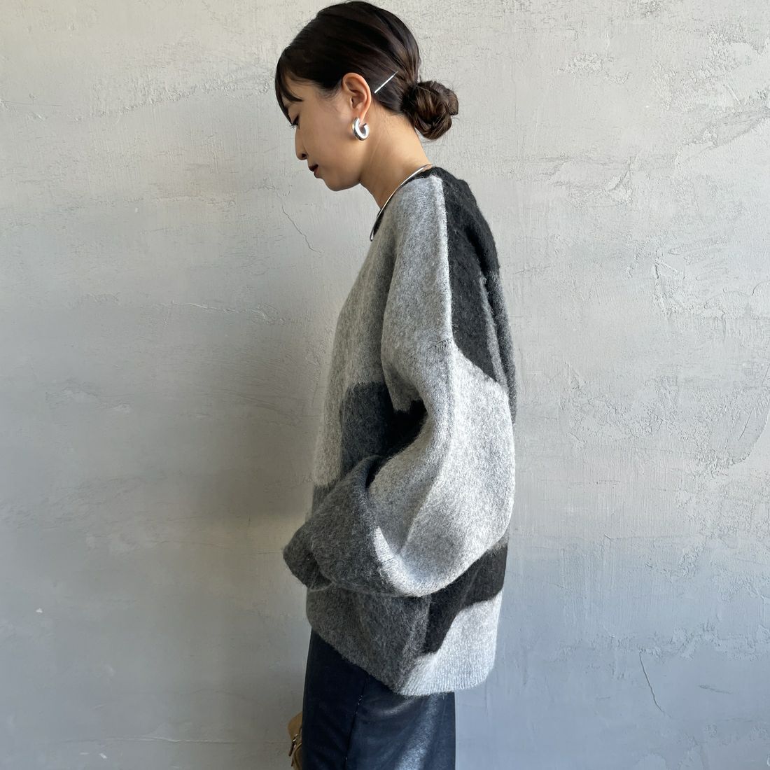 Maison de L'allure [メゾン ドゥ ラリュール] シャギージャガードニット [M25131040] 09 BLACK &&モデル身長：150cm 着用サイズ：F&&