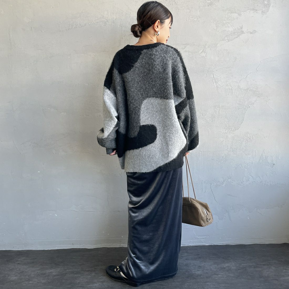 Maison de L'allure [メゾン ドゥ ラリュール] シャギージャガードニット [M25131040] 09 BLACK &&モデル身長：150cm 着用サイズ：F&&