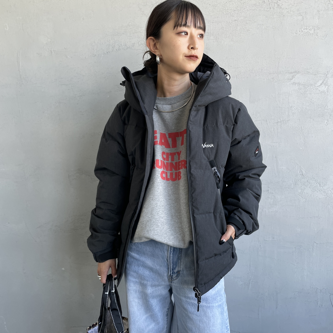 JEANSFACTORY × NANGA [ジーンズファクトリー × ナンガ] 別注 HINOC 難燃タフタダウンジャケット [JMP-254-031-JF] BLACK &&モデル身長：150cm 着用サイズ：S&&