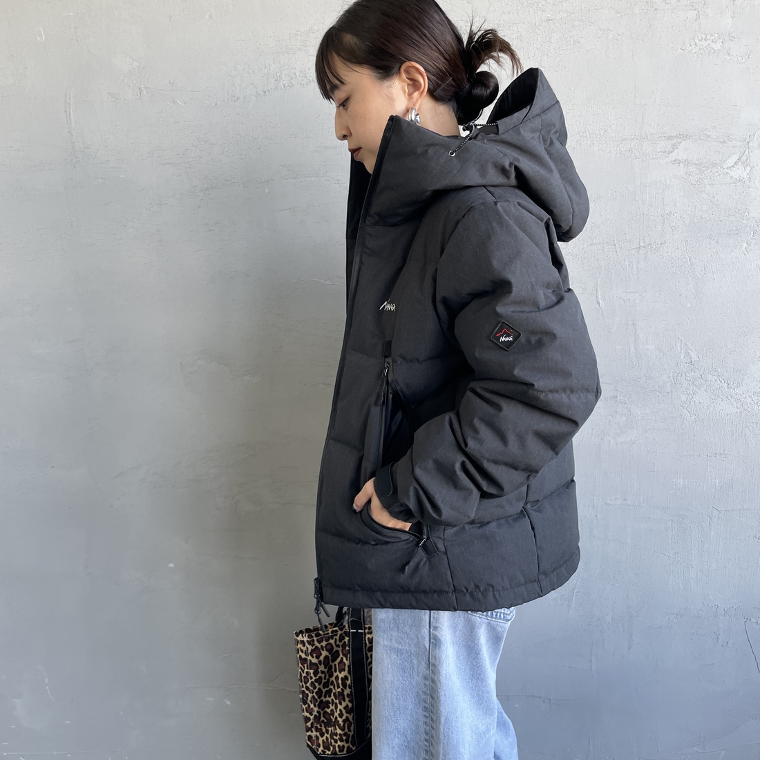 JEANSFACTORY × NANGA [ジーンズファクトリー × ナンガ] 別注 HINOC 難燃タフタダウンジャケット [JMP-254-031-JF] BLACK &&モデル身長：150cm 着用サイズ：S&&