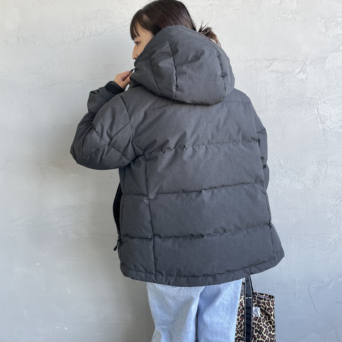 JEANSFACTORY × NANGA [ジーンズファクトリー × ナンガ] 別注 HINOC 難燃タフタダウンジャケット [JMP-254-031-JF] BLACK &&モデル身長：150cm 着用サイズ：S&&